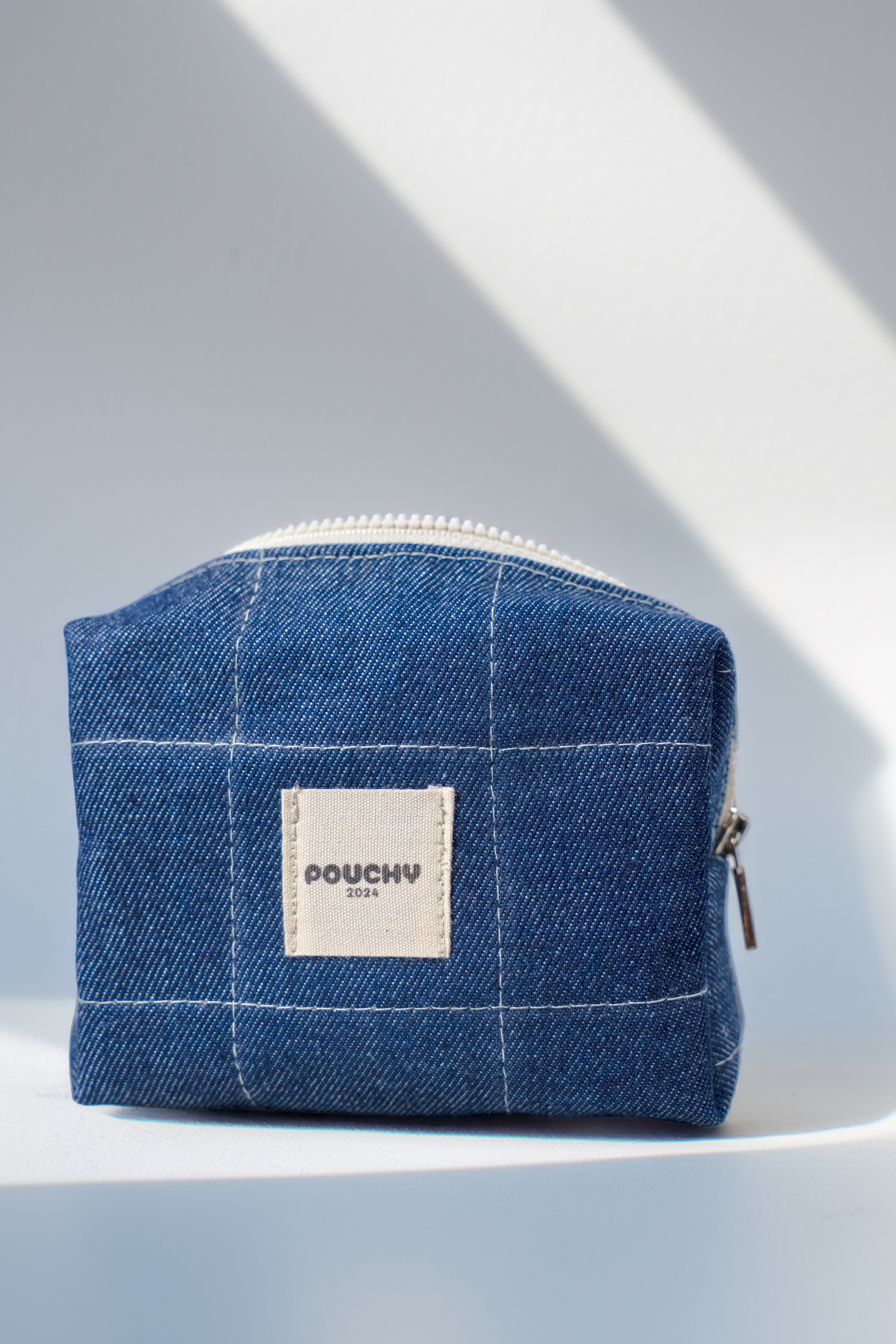 Mini jean pouch